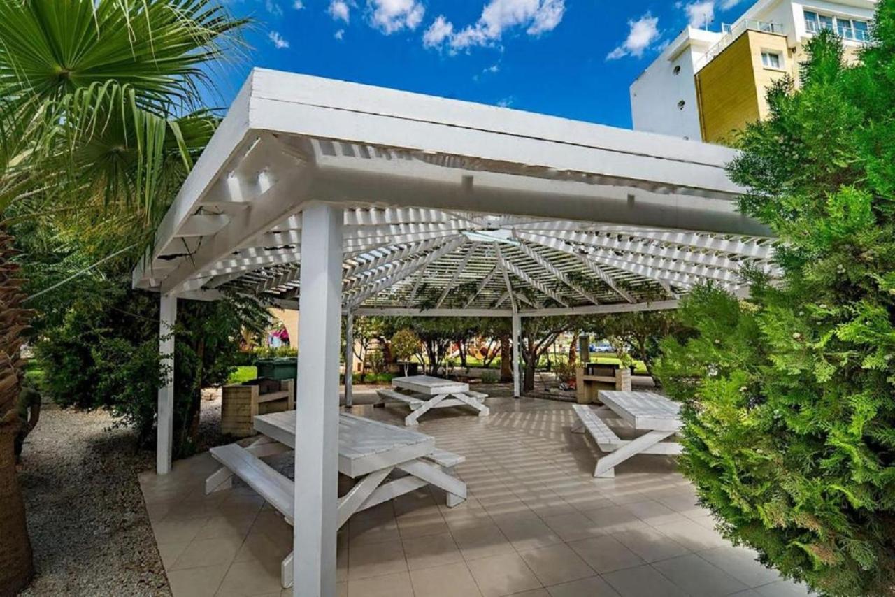 Tiberius Pool Apartments In Caesar Resort & Spa Trikomo Exterior foto